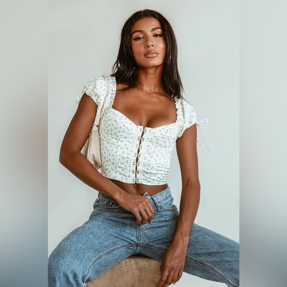 Princess Polly Top Women’s Size 8 US Light Yellow Lilac Floral Crop Puff Sleeves - Picture 4 of 15